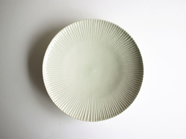 阿部春弥 白磁しのぎ7寸皿