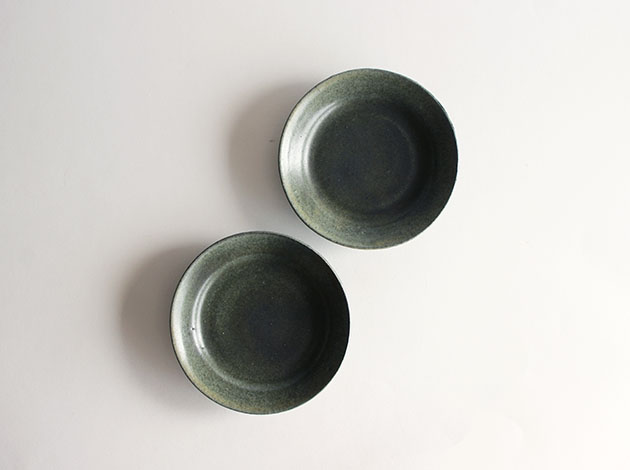 深田容子　緑灰釉リム皿（濃）