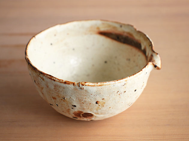 芳賀龍一 粉引き片口