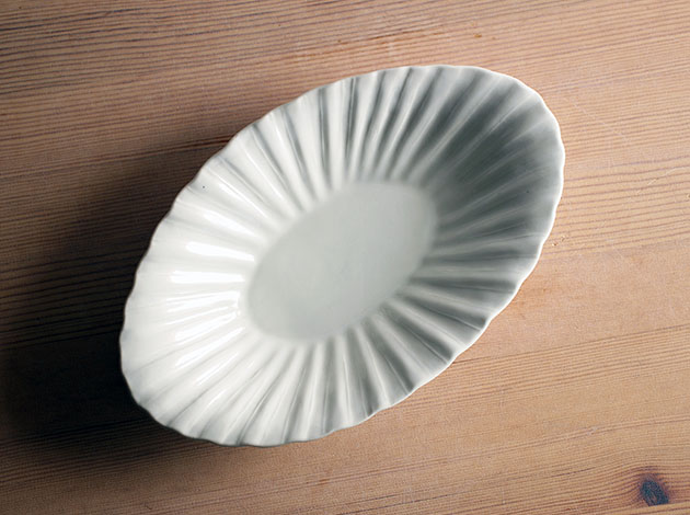 稲村真耶 乳白釉輪花8寸だ円浅鉢