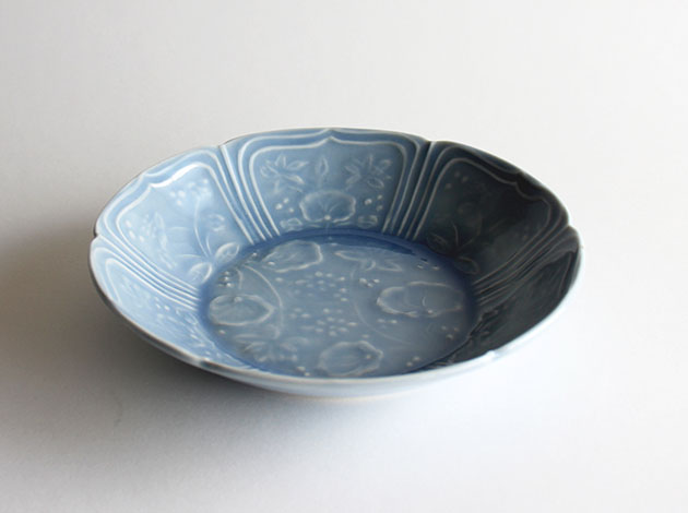 稲村真耶　湖水釉印刻蓮文6寸浅鉢