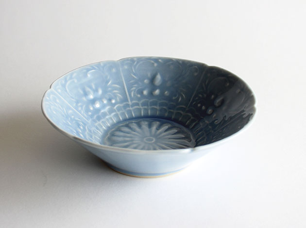 稲村真耶　湖水釉印刻菊文5寸鉢