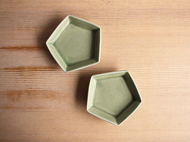 稲村真耶　貫入青磁五角小皿