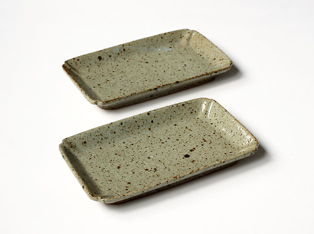 柏井羊 土灰釉隅入長角皿