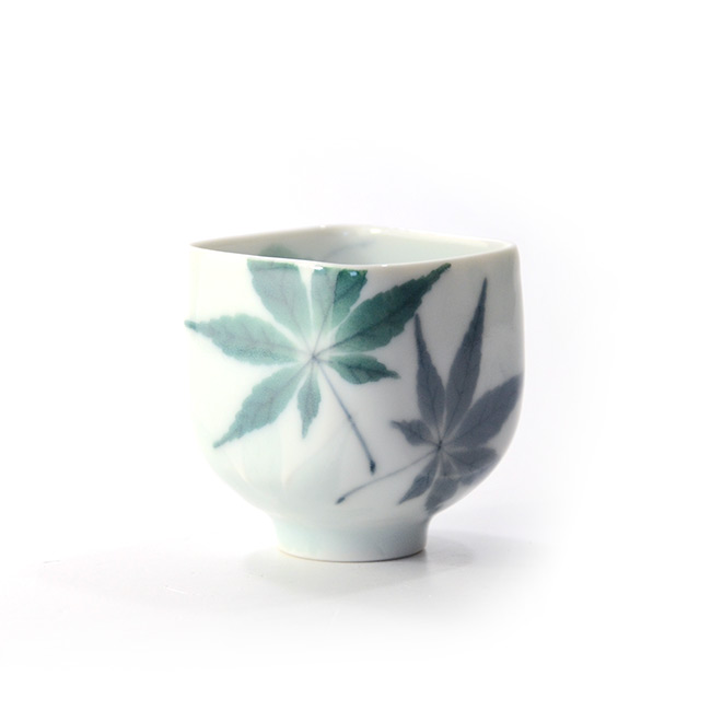 染付彫楓文酒盃(共箱付)  作家「本多亜弥」