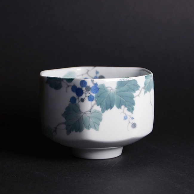 染付野葡萄文茶碗（共箱付)  作家「本多亜弥」