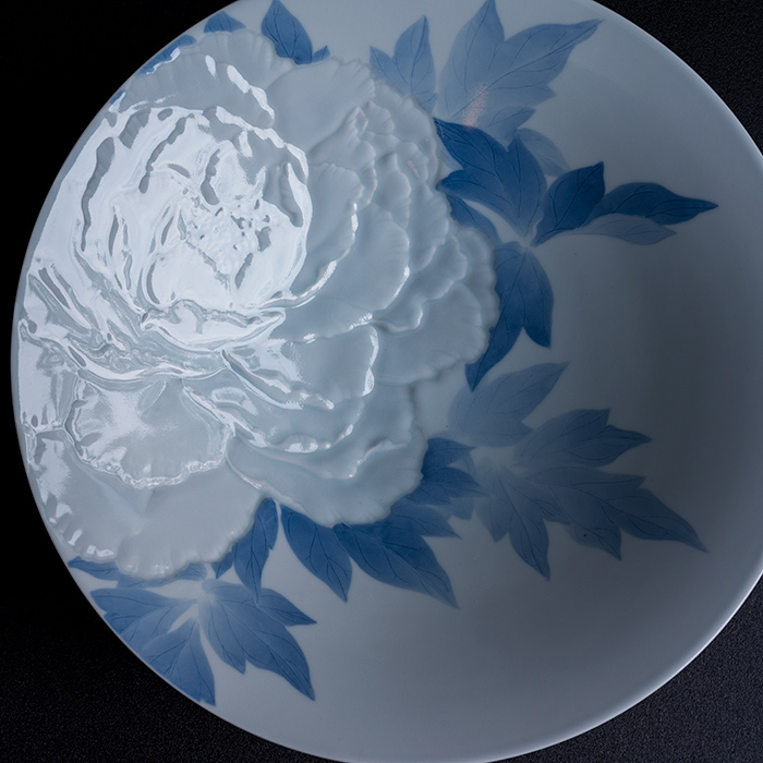 染付彫鉢 花の王 Ah 215 作家 本多亜弥 Artshop Gallery うつわや悠々