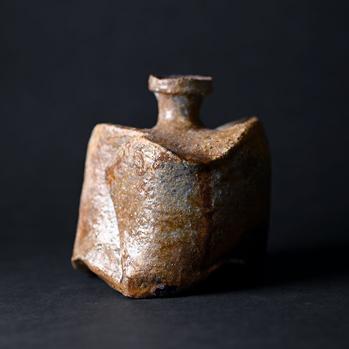 【共箱付】備前焼変形徳利（CR-034）　作家「クリストファーレイヴェンホール」