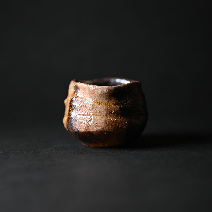 【共箱付】備前焼掛分ぐい呑（CR-038）　作家「クリストファーレイヴェンホール」