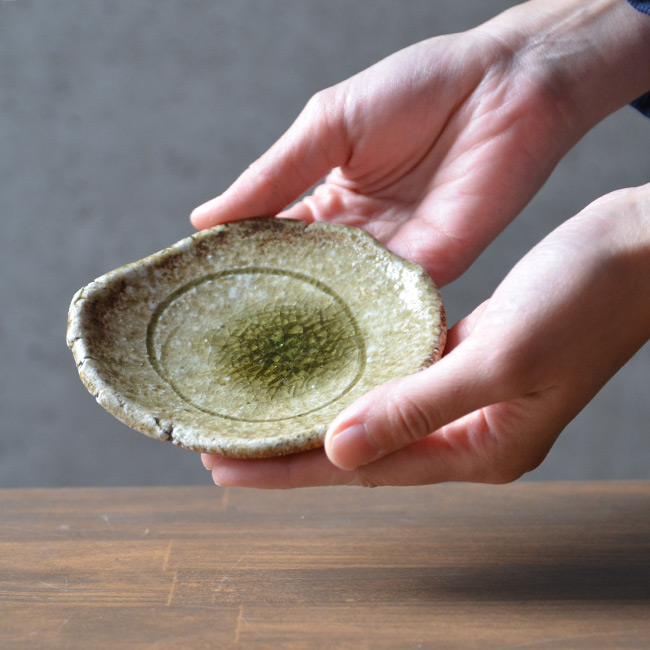 信楽焼締豆皿　 作家「藤本秀」