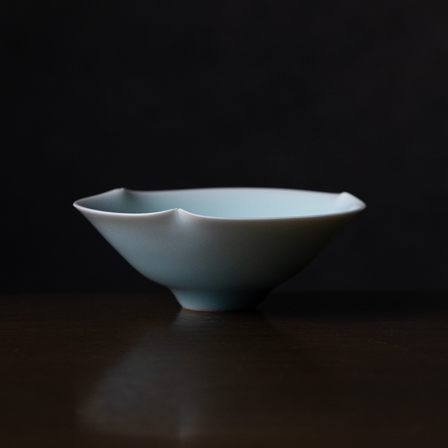 青白磁抹茶茶碗（IH-053） 作家「市川博一」