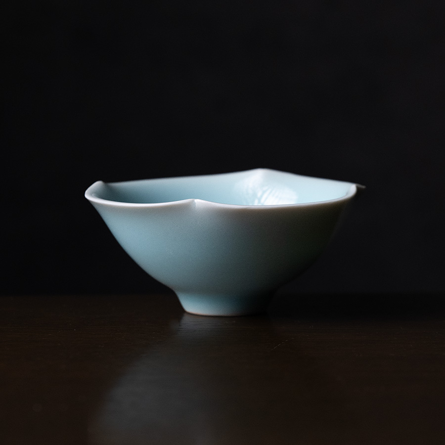 青白磁楕円小皿（IH-040） 作家「市川博一」