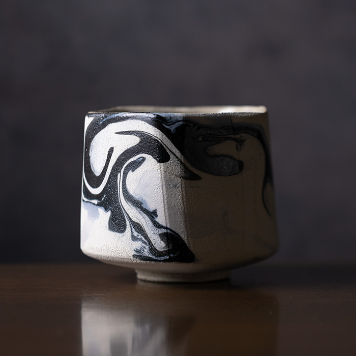 共箱付】彩墨流酒器-白黒-（JS-757） 作家「瀬津純司」