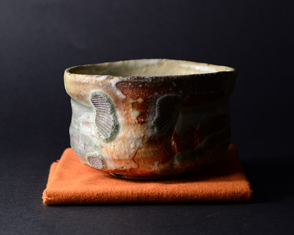 伊賀茶碗　（共箱）　作家「新歓嗣」