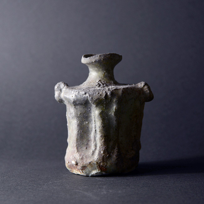 伊賀耳付徳利（共箱付A）　作家「新歓嗣」