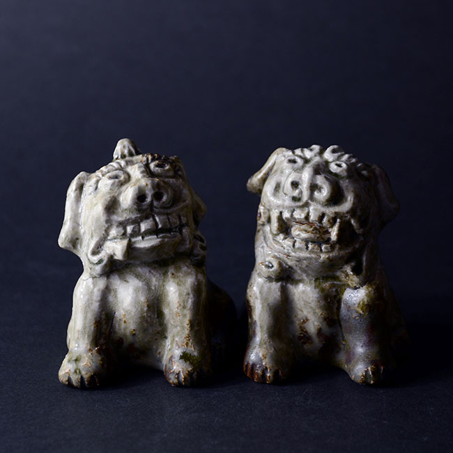 伊賀灰釉狛犬一対（共箱付）　作家「新歓嗣」 