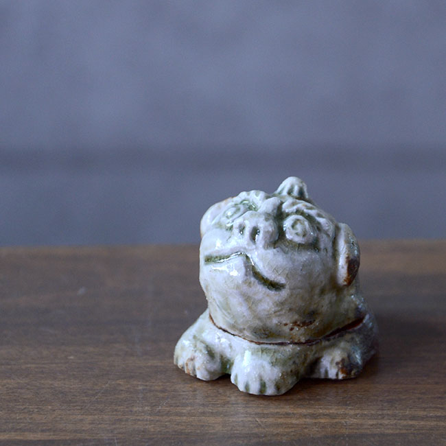 伊賀灰釉戌香合（共箱付A）　作家「新歓嗣」