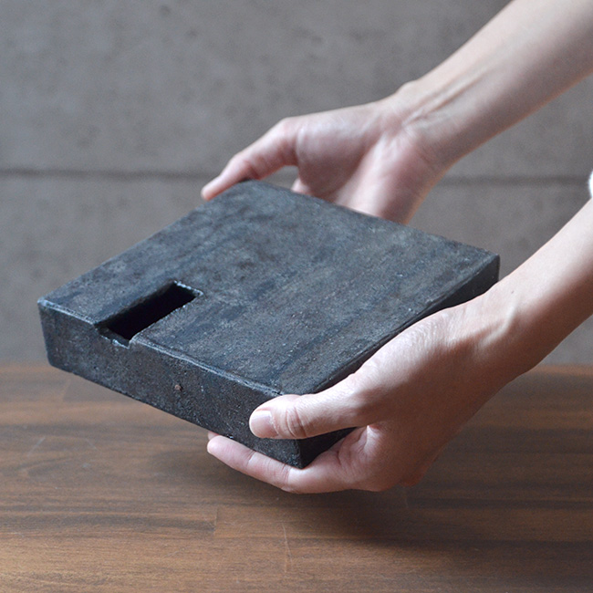 黒土掛花器　作家「竹内紘三」