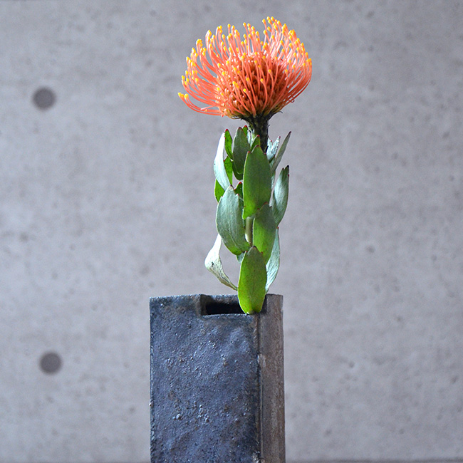 黒土掛花器　作家「竹内紘三」