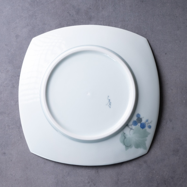 染付野葡萄文四方皿 作家「本多亜弥」