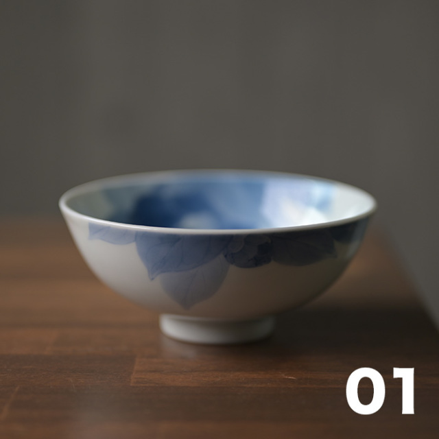 染付椿文飯碗 (AH-199) 作家「本多亜弥」