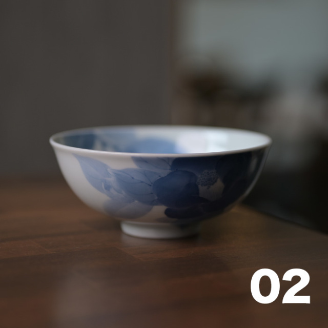 染付椿文飯碗 (AH-199) 作家「本多亜弥」