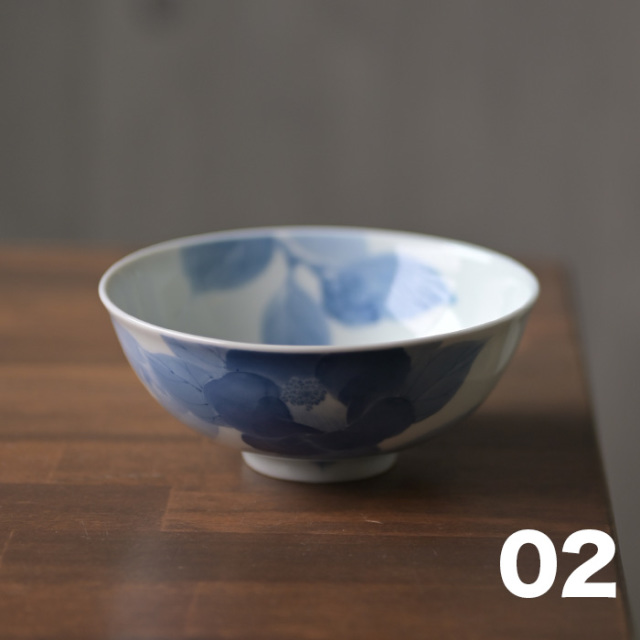 染付椿文飯碗 (AH-199) 作家「本多亜弥」