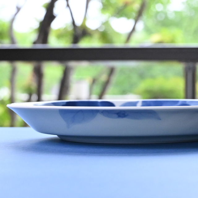 染付鉢「椿」(AH-209) 作家「本多亜弥」