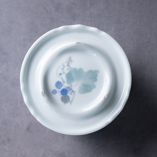 茶道具 | 染付彫香炉「野葡萄」(AH-216) 作家「本多亜弥」