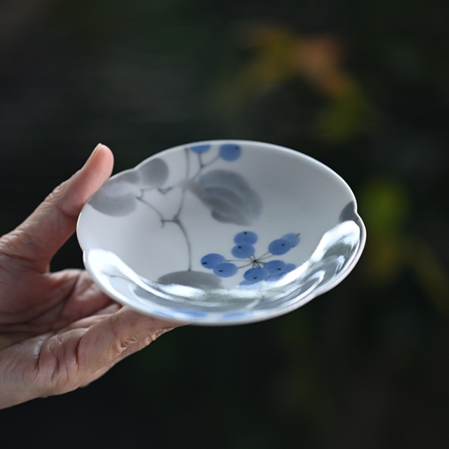 小皿 | 染付皿「山帰来」(AH-245) 作家「本多亜弥」