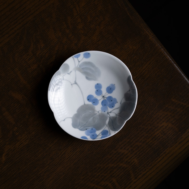小皿 | 染付皿「山帰来」(AH-245) 作家「本多亜弥」