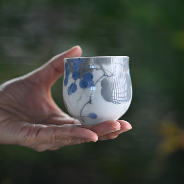 湯呑 | 染付湯呑「山帰来」(AH-246) 作家「本多亜弥」