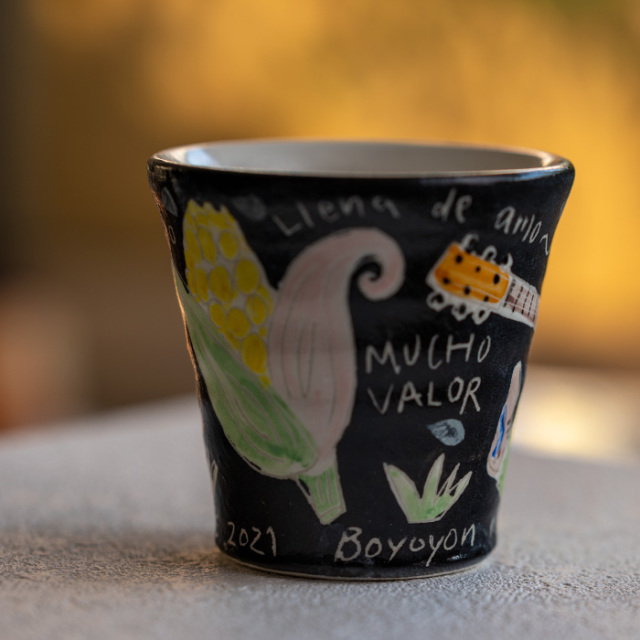 カルロスくんコップ作家「吉岡萬理」