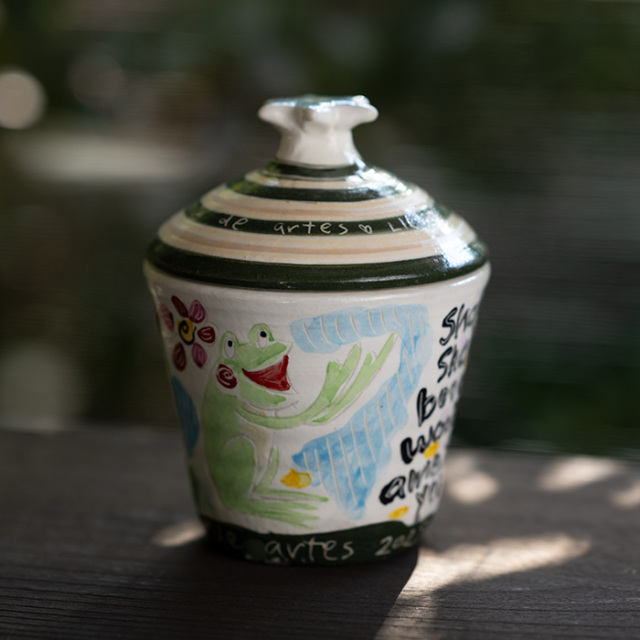 蓋物 | 色絵 かえるの蓋物(BY-441) 作家「吉岡萬理」