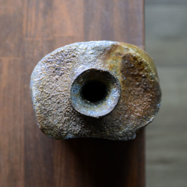 【共箱付】備前焼変形徳利（CR-005）　作家「クリストファーレイヴェンホール」