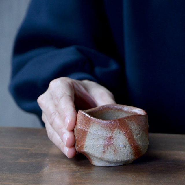 クリストファー　レイヴェンホール　備前焼　四方三ツ足湯呑 クリストファー レイヴェンホール 備前焼 四方三ツ足湯呑