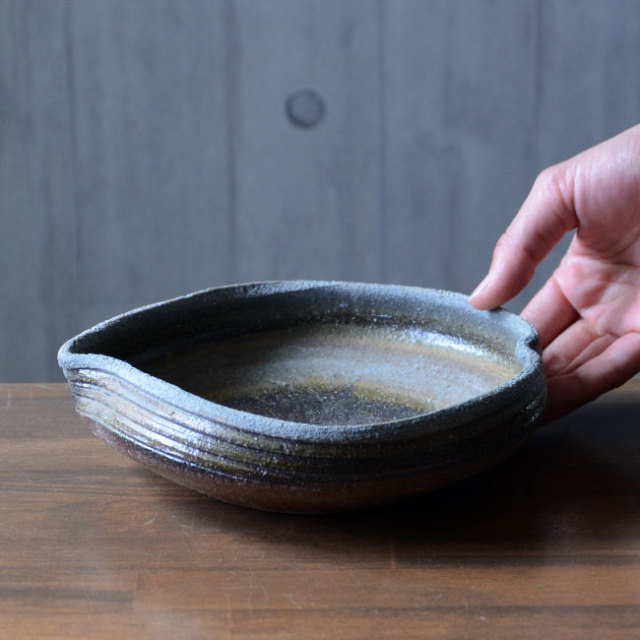 備前焼花弁鉢（CR-025）　作家「クリストファーレイヴェンホール」