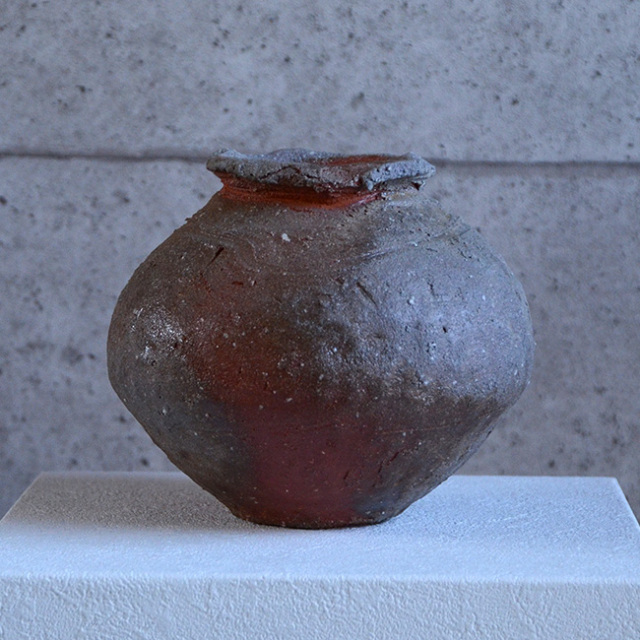 信楽焼締壺　作家「藤本秀」