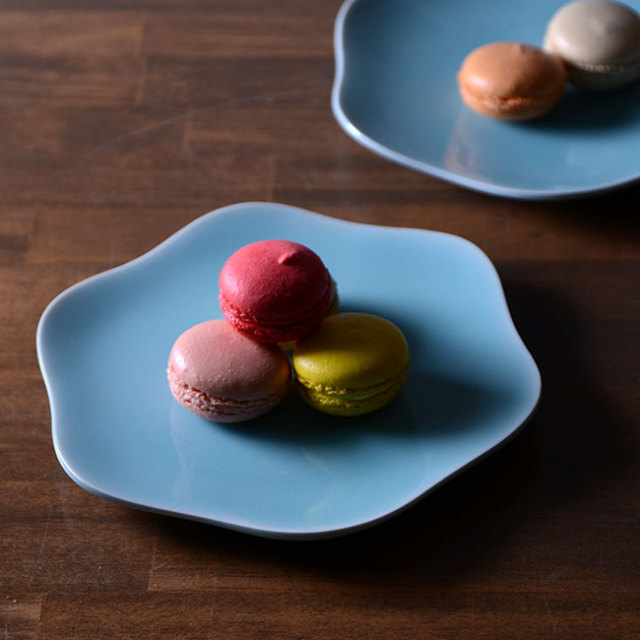 和食器　青白磁六弁皿　作家「市川博一」