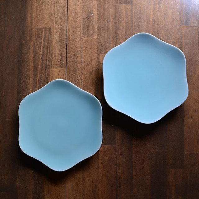 和食器　青白磁六弁皿　作家「市川博一」