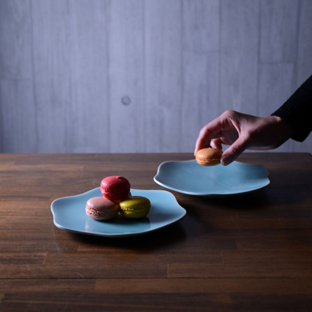 和食器　青白磁六弁皿　作家「市川博一」