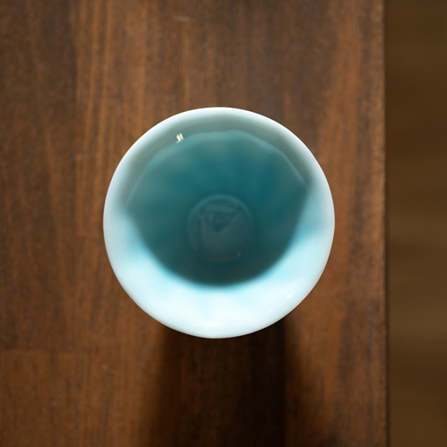 青白磁　盃　作家物 作家物 深見陶治 青白磁 盃 ぐい呑 酒器 青瓷 青磁 白磁 共箱