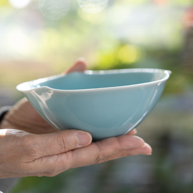 共箱付 | 青白磁輪花抹茶茶碗（IH-062） 作家「市川博一」