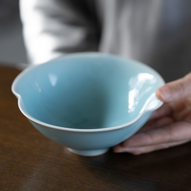 共箱付 | 青白磁輪花抹茶茶碗（IH-062） 作家「市川博一」