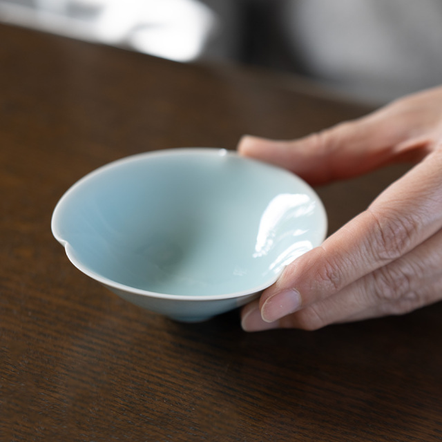 共箱付 | 青白磁輪花酒盃（IH-068） 作家「市川博一」
