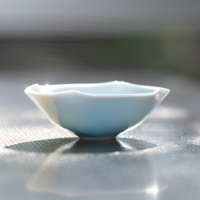 共箱付 | 青白磁輪花酒盃（IH-071） 作家「市川博一」