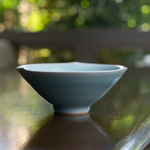 青白磁茶碗　市川博一