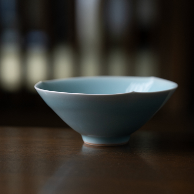 青白磁茶碗　市川博一