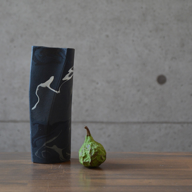 彩墨流花器　作家「瀬津純司」