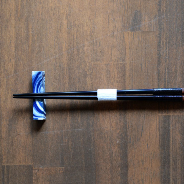 和食器 彩墨流箸置き（青） 作家「瀬津純司」